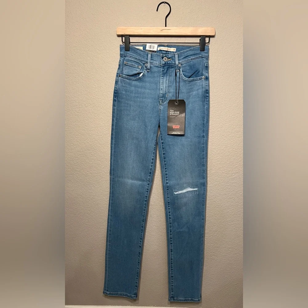 Levi’s | NWT Women’s 724 High Rise Straight Leg Jeans - Light Wash
